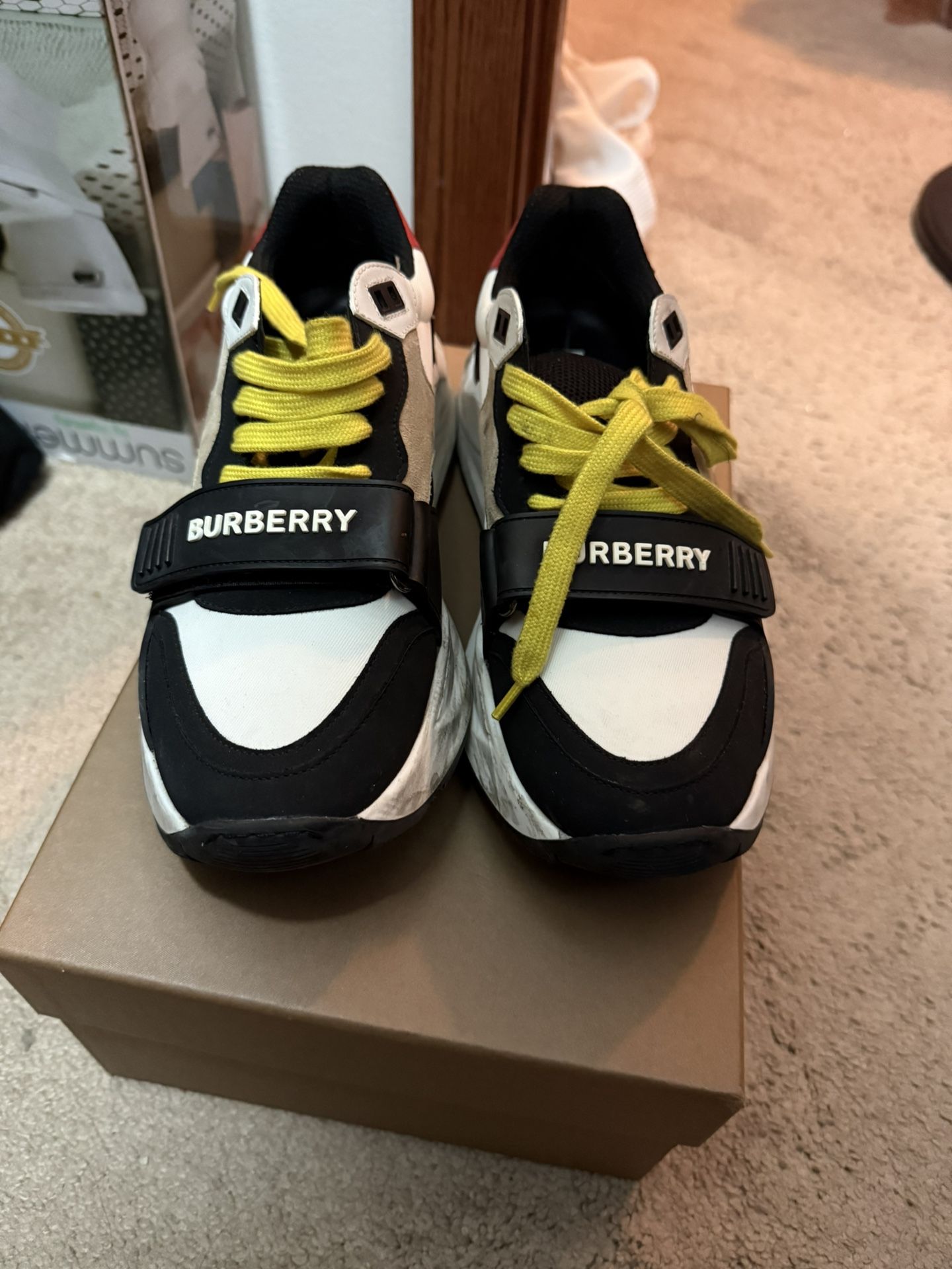 Burberry Size 40 Comes With Box