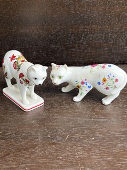 (2) 1988 Franklin Mint curio cabinet cats (Retired collectable)
