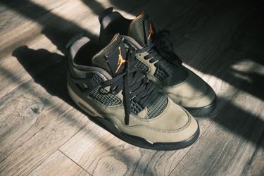 Jordan 4 Undefeated Size 9
