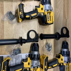 DEWALT 20-Volt MAX XR Cordless Brushless 3-Speed 1/2 in. Hammer Drill (Tool-Only) $120 Cada Uno