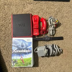 Nintendo Wii Mini System & Game Bundle