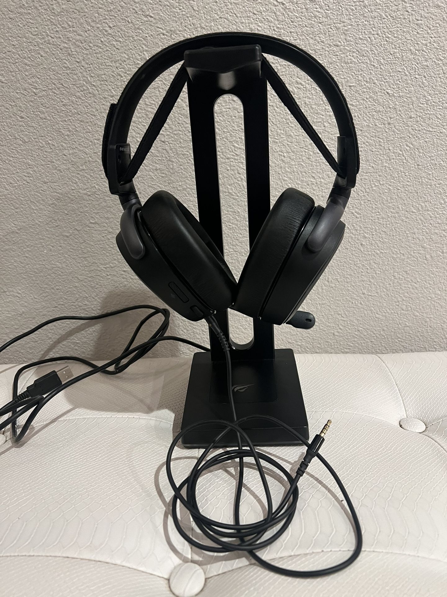 Steel Series Headset w/ Stand