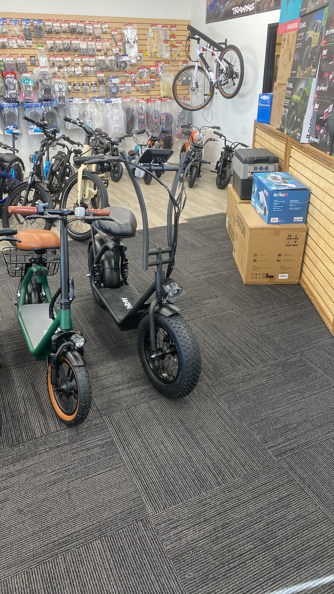 Hiboy U2 Pro eScooter With 16” Fat Tires 750w/48v (25mph/34mile Range)