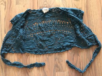 Abercrombie & Fitch- teal crochet short sleeve bolero- Size Small