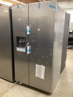 Frigidaire 36 in 25.6 cu.ft. Standard Depth Side by Side Refrigerator with Ice Maker and Water Dispenser New Scratch and Dent