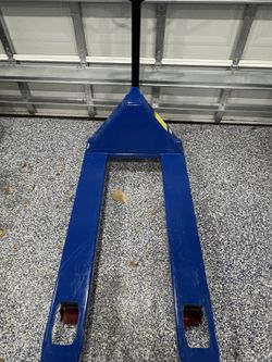 5,500 lb Manual Hydraulic Pallet Jack