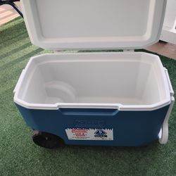 Like New Coleman 62 Qt/90 Cans Wheeled Cooler