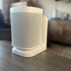 Sonos One Speaker, Gen. 2  in All White with Wall Mount, Like-new** 