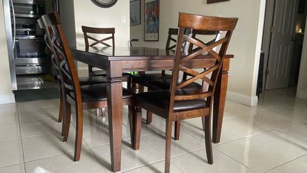 Dinner Table Set