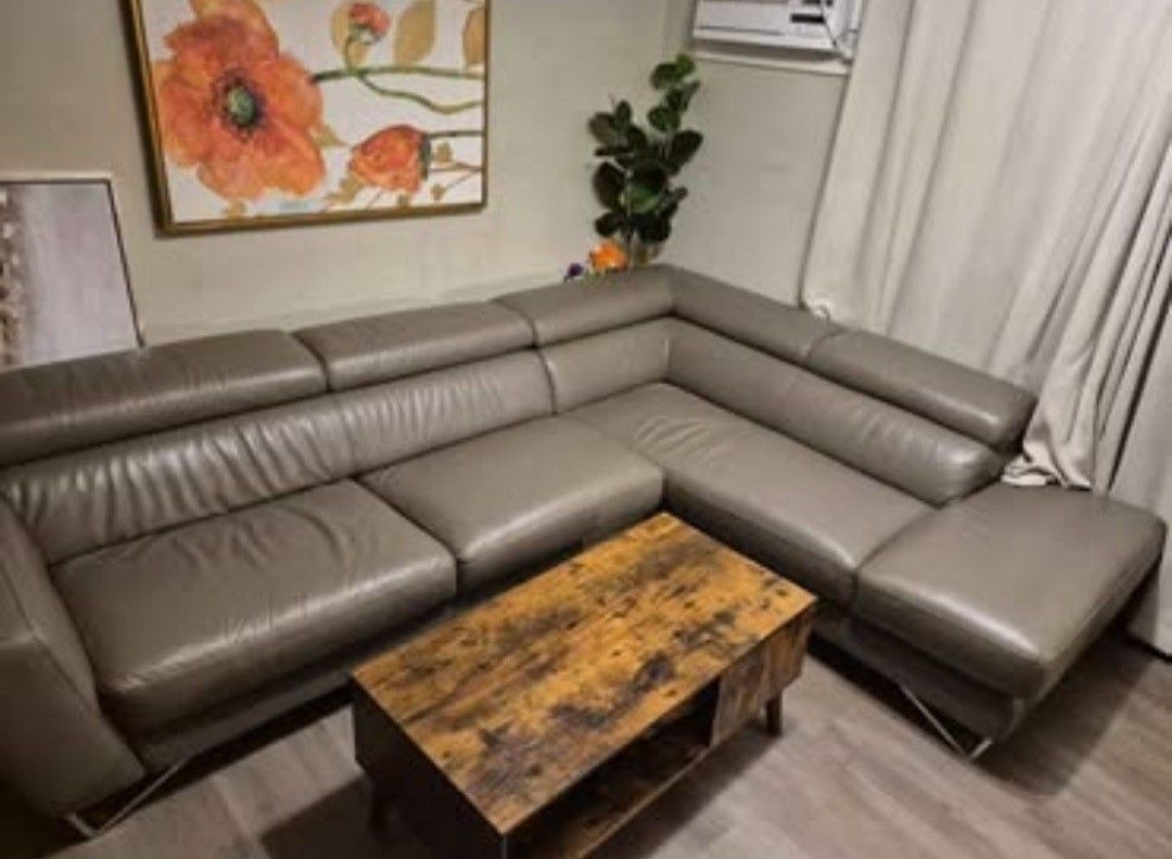 Leather Sofa With FREE 2 LAMPS