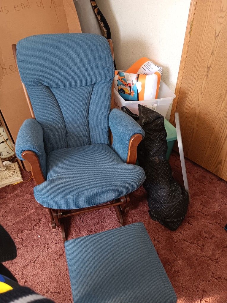 Rocking Chair With Odiman