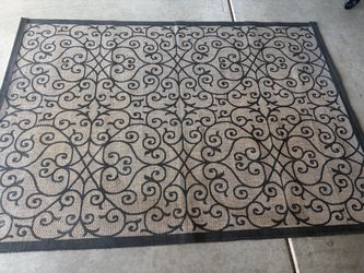 Vintage Filigree Indoor/Outdoor Area Rug