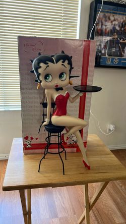 betty boot on barstool statue