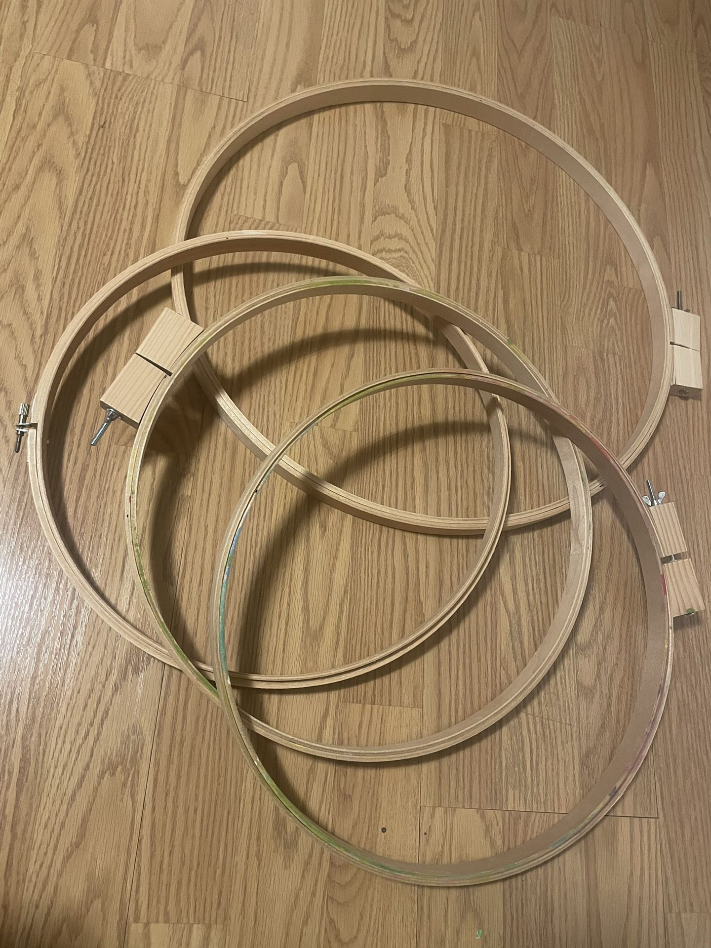 intage Wooden Embroidery Hoops Lot Of 4 Screw Tension
