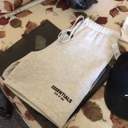 FEAR OF GOD ESSENTIALS SHORTS 
