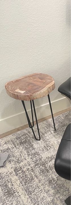 Live Edge Wood Side Table / Accent Table – Hairpin Legs