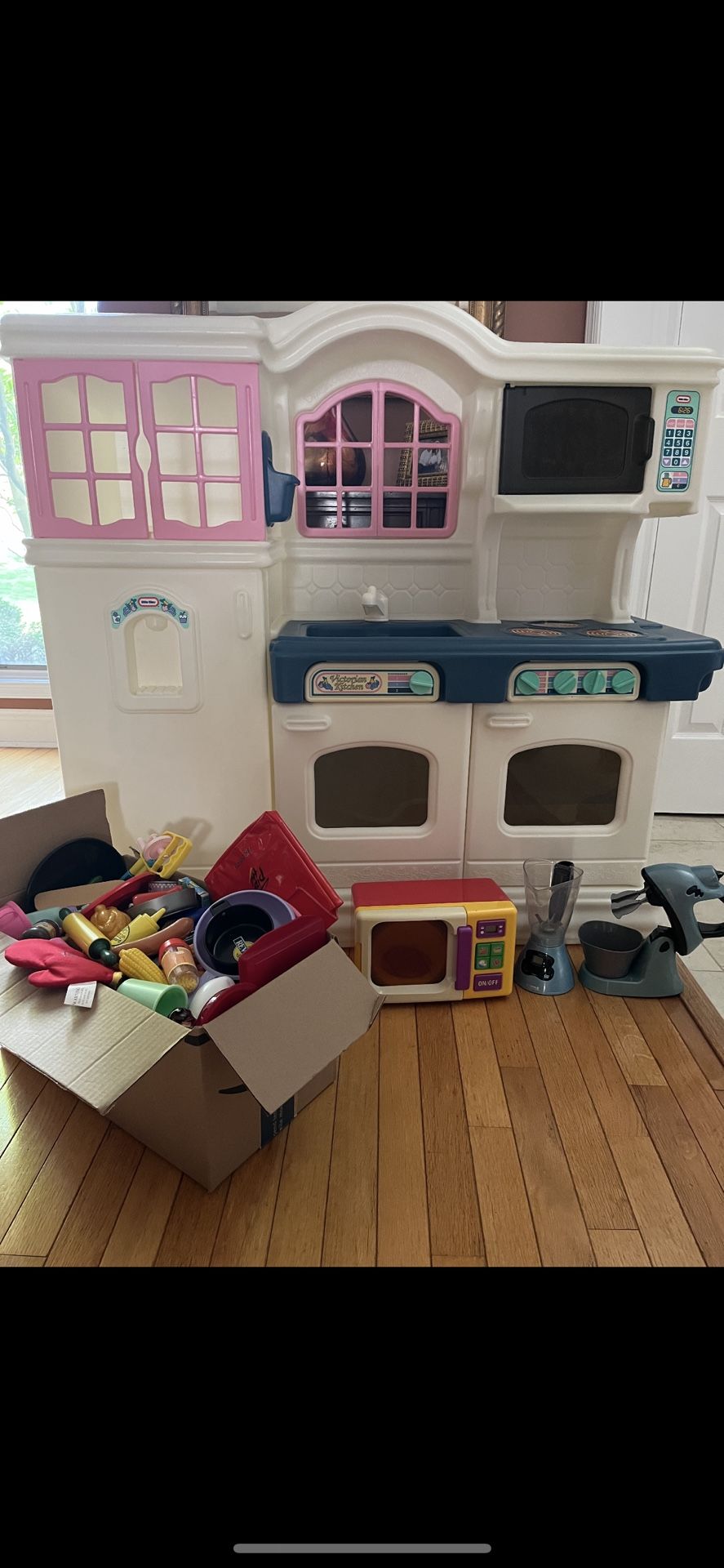 Little Tikes Victorian Kitchen, like new