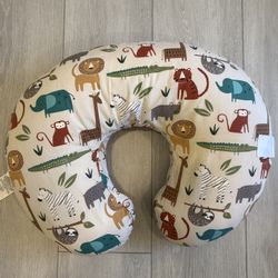 Hoppy nursing pillow