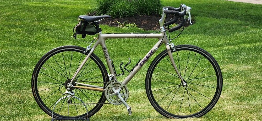 TREK 5020 FULL CARBON ROAD BIKE - 54.61CM ( 3×8) - TUNED