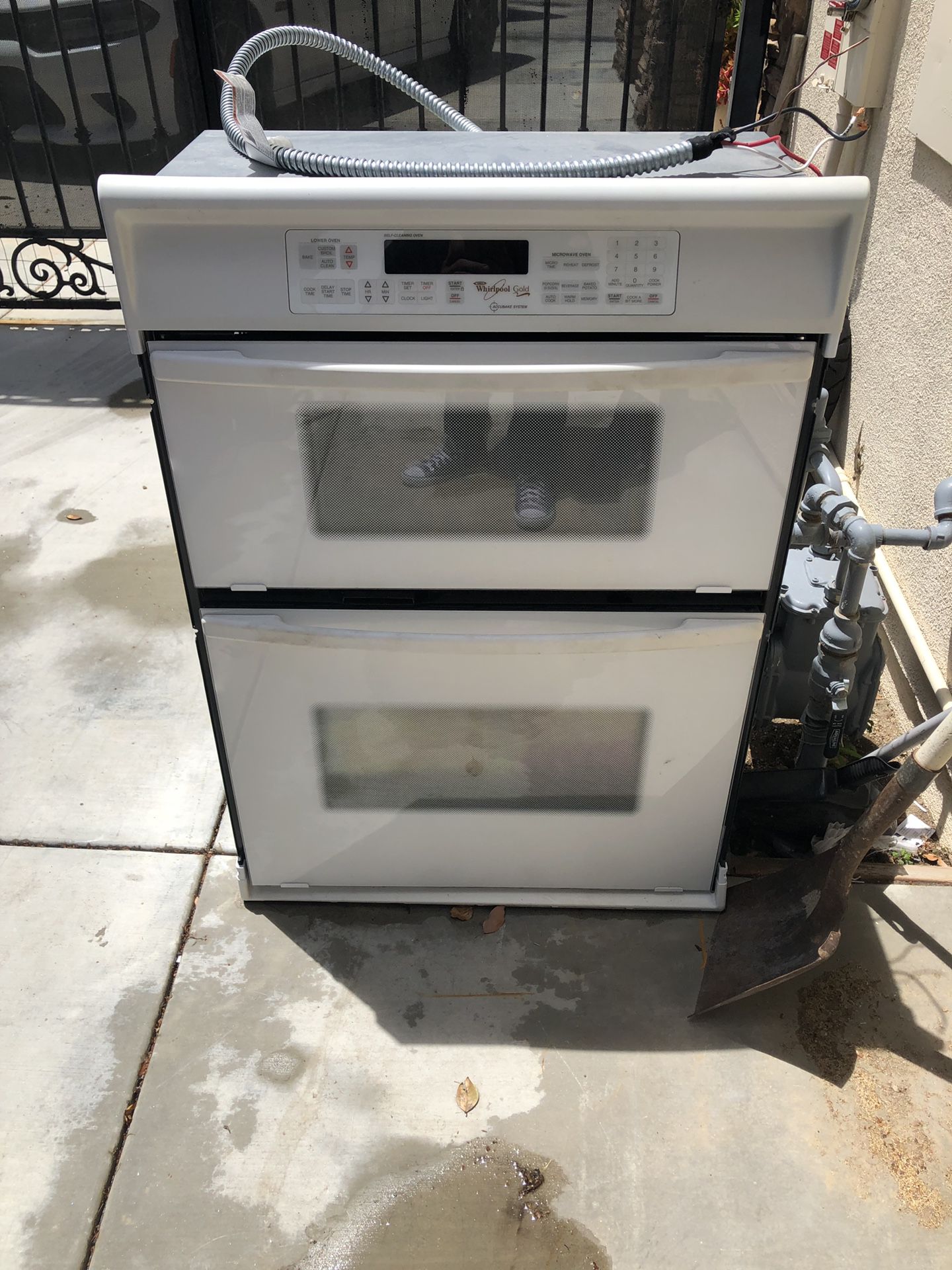 Oven - Microwave combo appliance