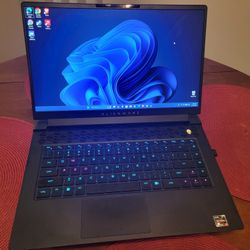 Alienware M15 R7 (2022) + Laptop Cooling Fan 