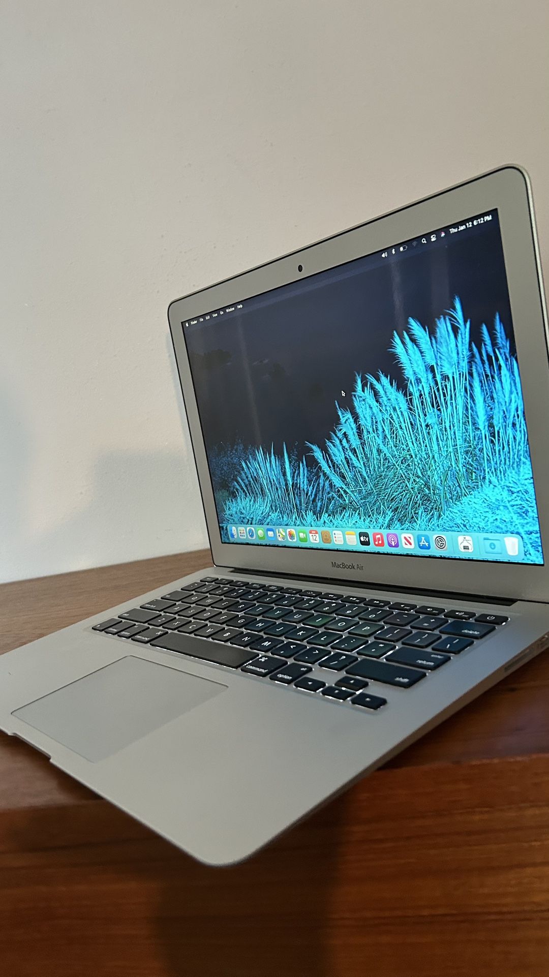 Apple MacBook Air 13” I5/8GB/256GB SSD $200