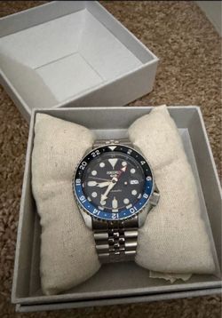 Seiko gmt automatic watch.