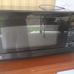 GE Microwave Like New