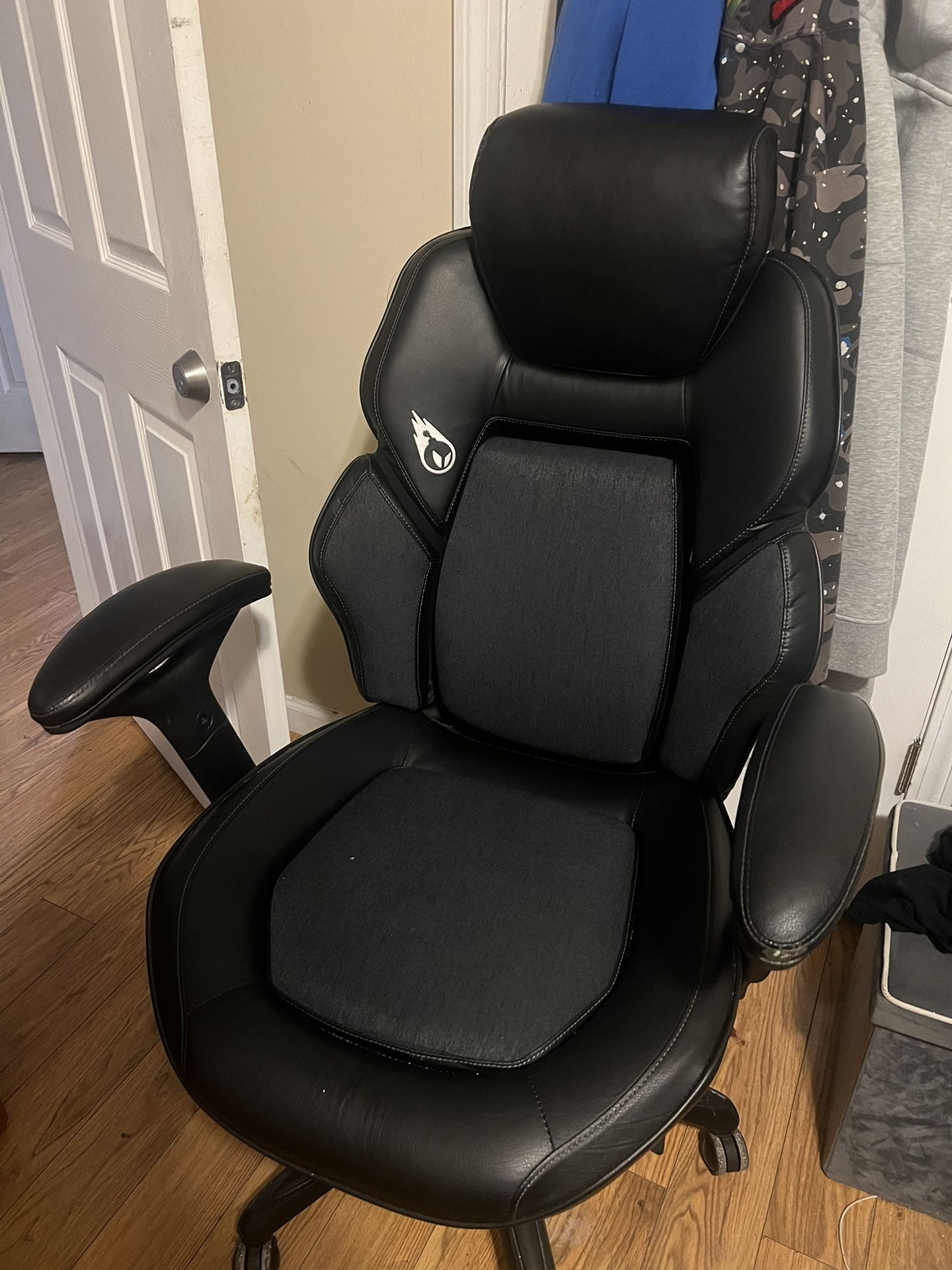 True Innovations DPS 3D Insight Gaming Chair with Adjustable Headrest