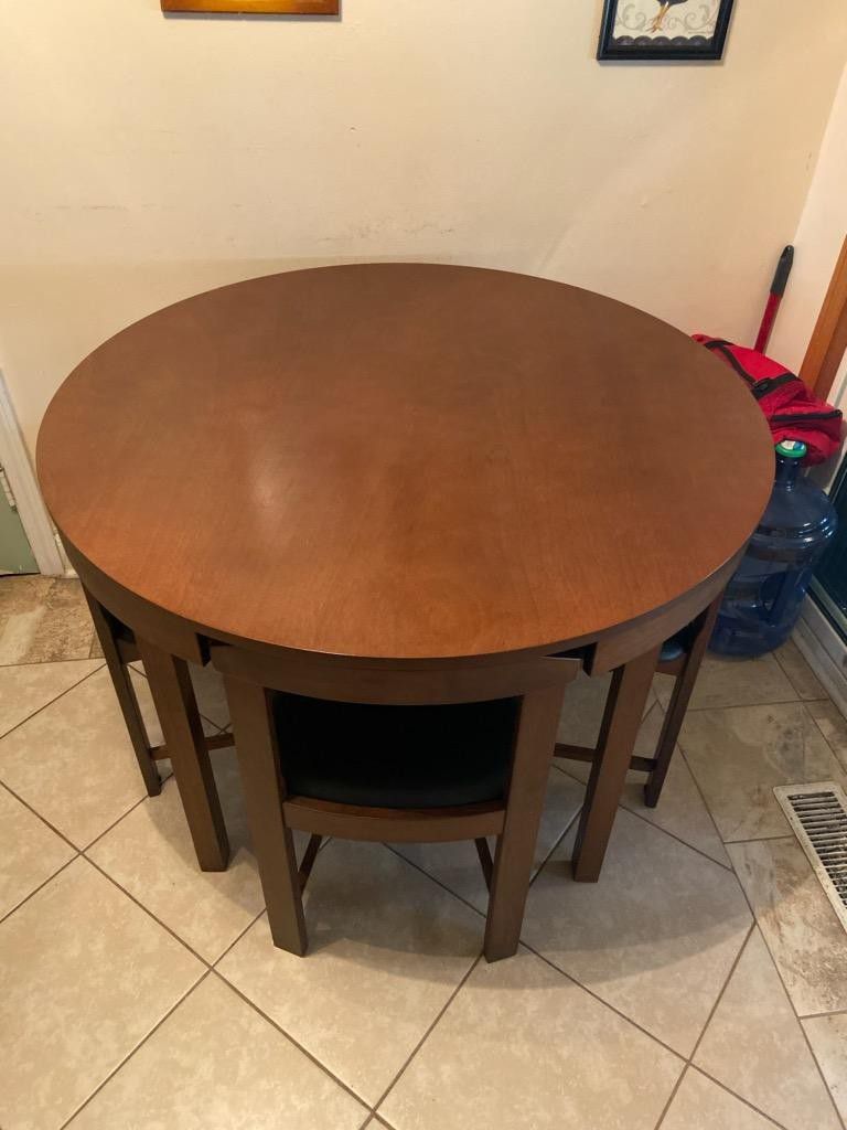 Round dining table= IS NOT SOLD
