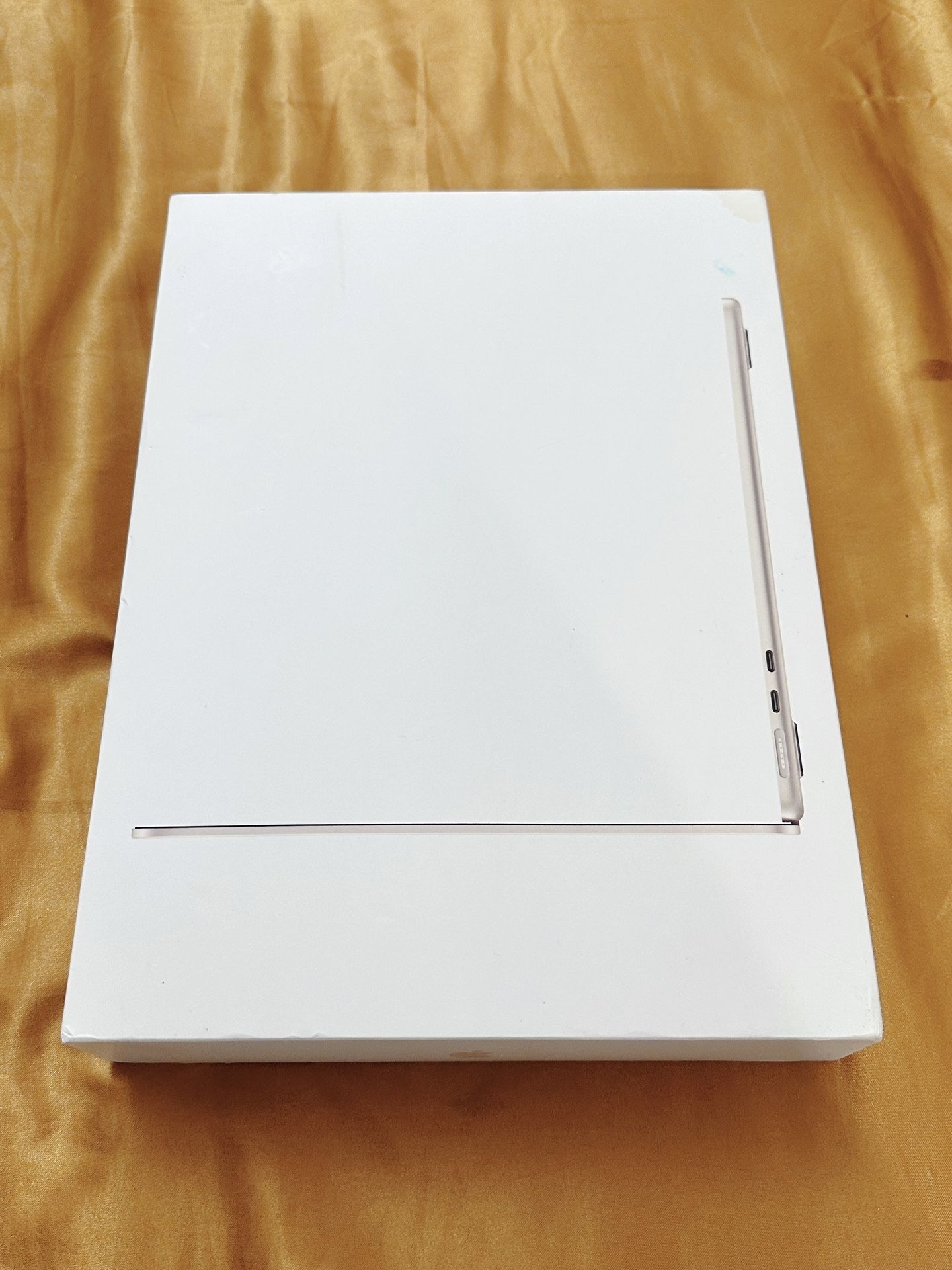 M2 Macbook Air 13.6” (Starlight) Apple Intelligence