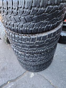 Selling (4] tires LT295/65r20 toyo (1) is different brand nitto