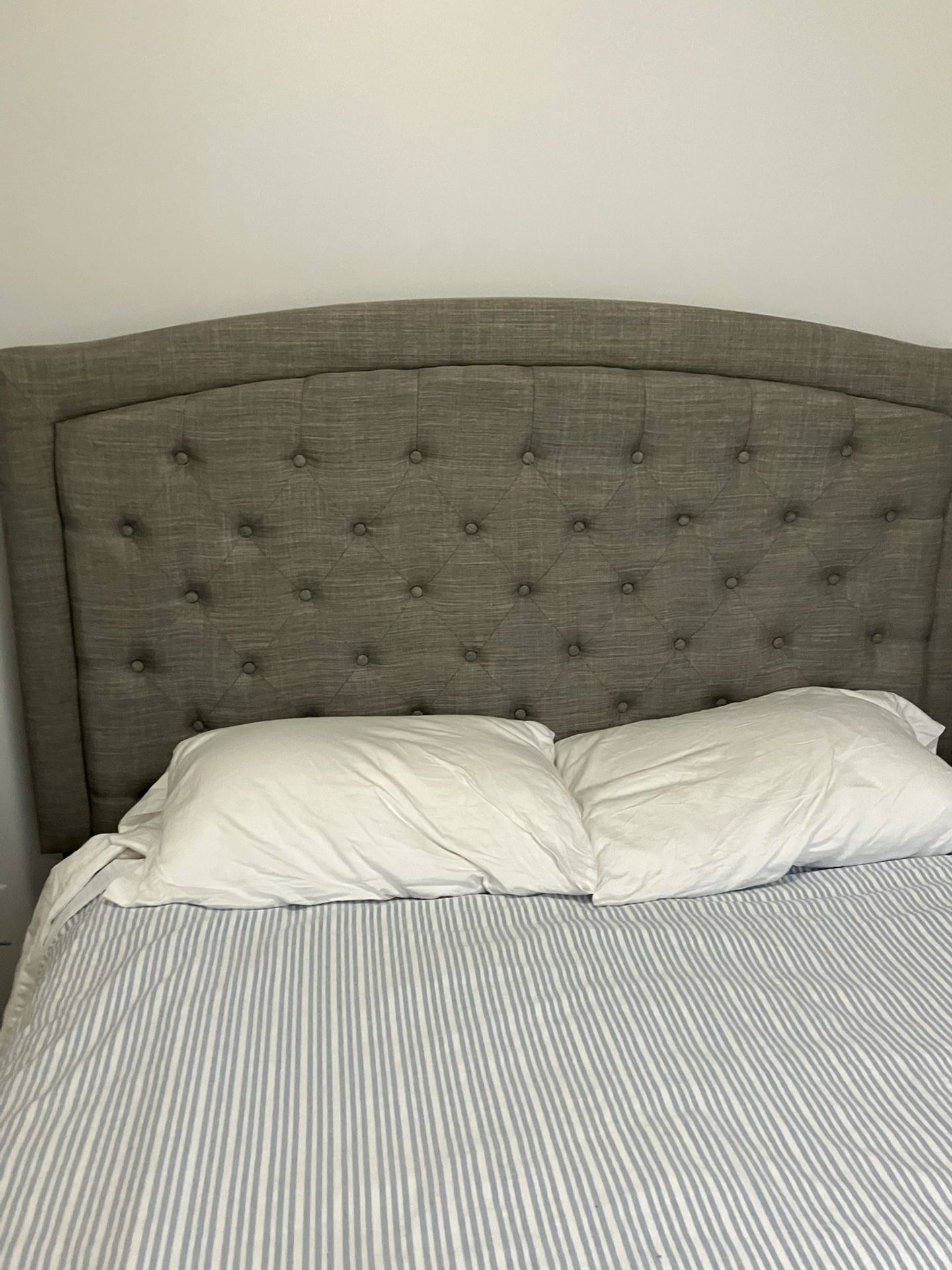 Tufted Queen Size Bed Frame