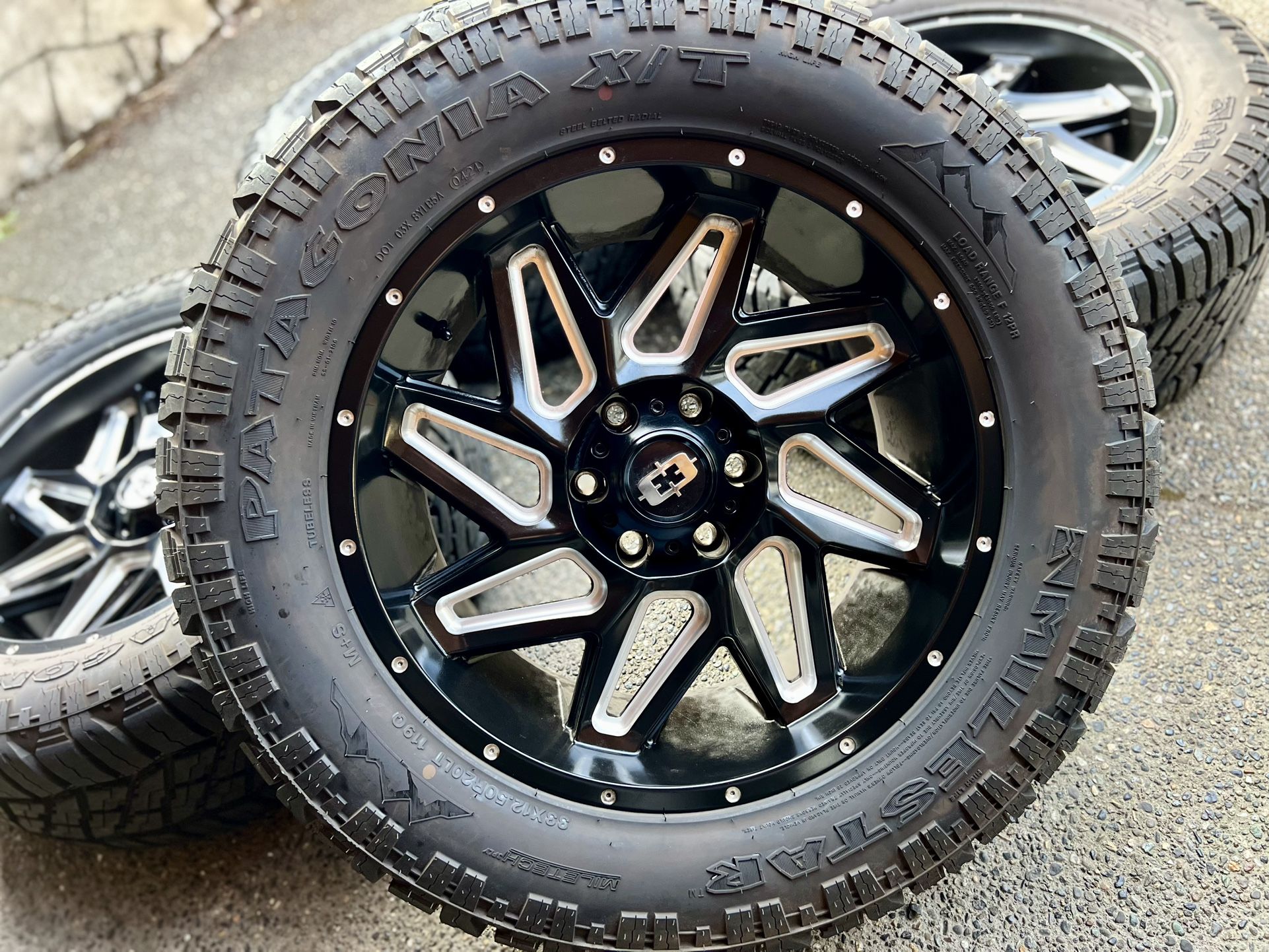 Like new 20” wheels & tires 6x5.5 or 6x139.7