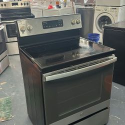 GE Capacity 5.8 cuft Electric Stove Fully Functional