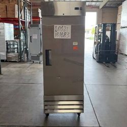 Clearance Solid Door Reach-In Freezer 1 Door Freezer 101683L0621