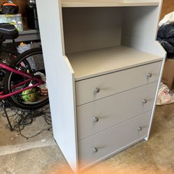 Hauga 3 Drawer Chest - Excellent Condition 