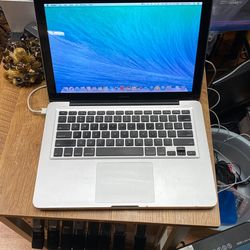MacBook 2.4GHz Intel Core 2 Duo
