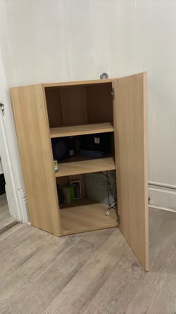Corner cabinet