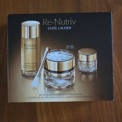 Estée Lauder Re-Nutriv Revitalize & Reawaken Eyes Ritual Luxury Skincare Set