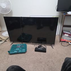 55 In Roku TV With Roku Soundbar And Wall Mount