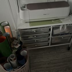 Cricut Maker, tools and  Vinyl Paper 