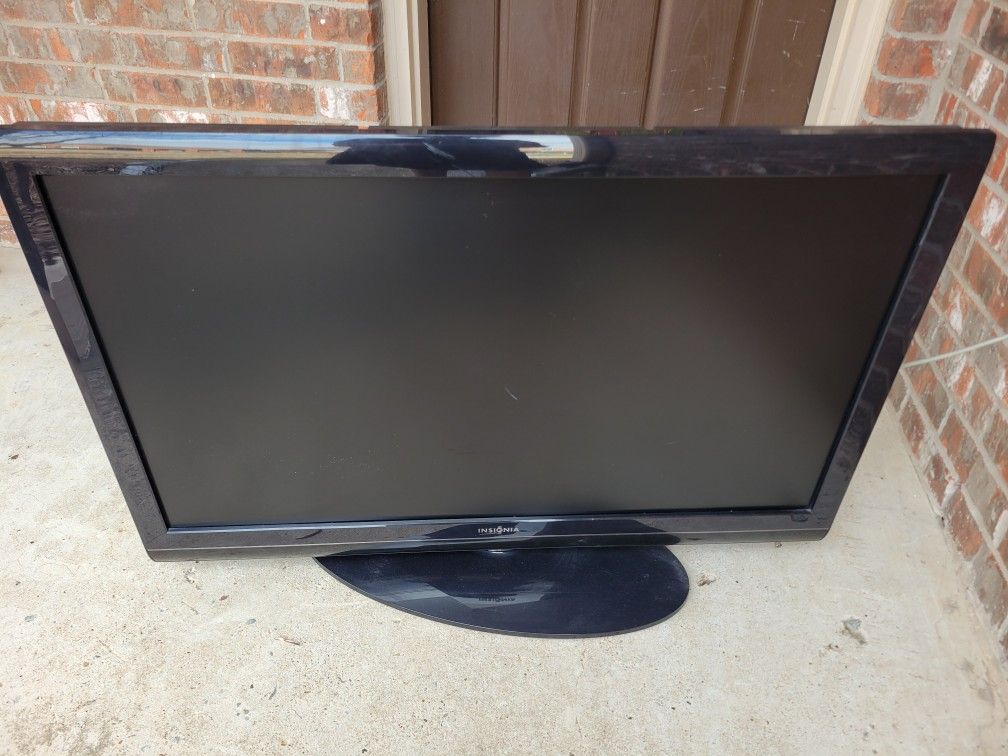 FREE. Old Large 40" Working TV With HDM And USB Ports. No Remote