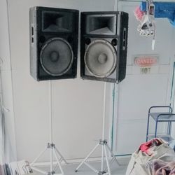 2 Vintage Yamaha PA Speakers On Stands 15" 2-way Club Series In Wooden Cabinets On Stands