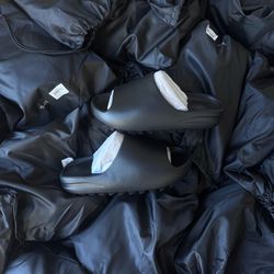 Yeezy Slide / YS01 Black 100% Authentic