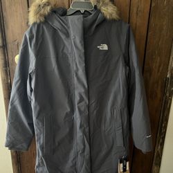 New Women’s North Face Parka