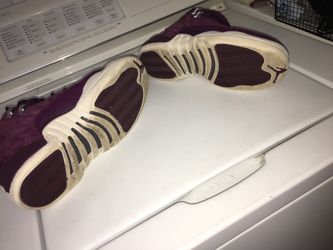Jordan 12s sz 7y
