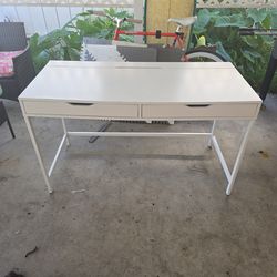 White computer project desk