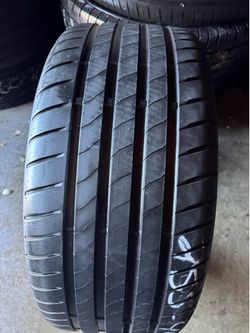 255 40 20 Bridgestone Potenza sport tire
