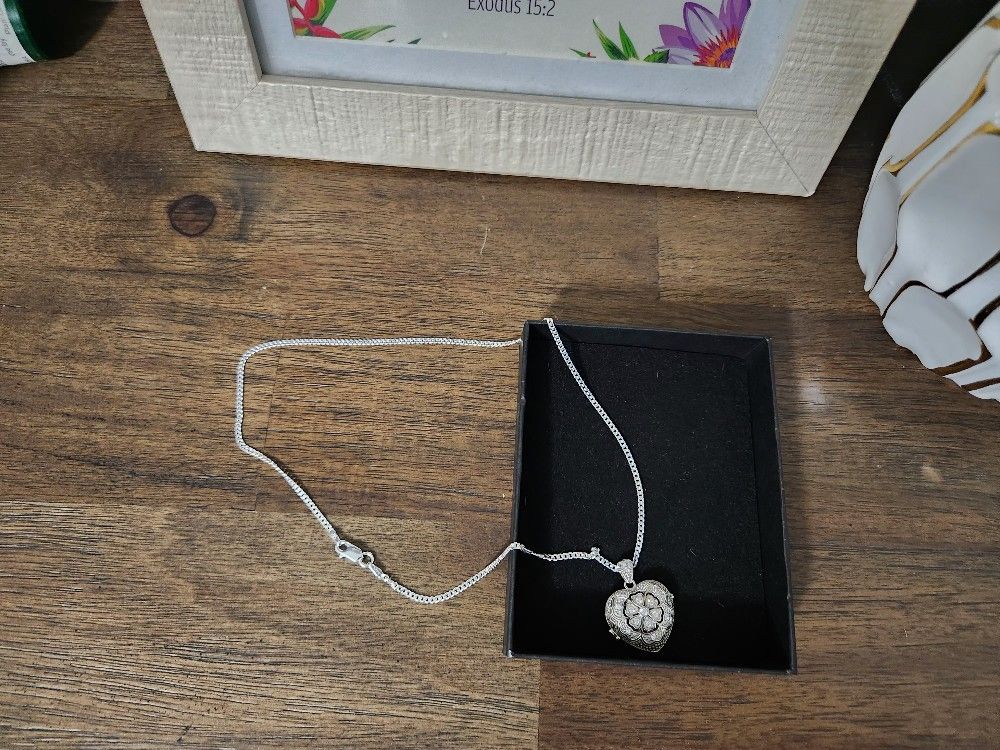 925 Sterling Silver Chain W/heart Pendant